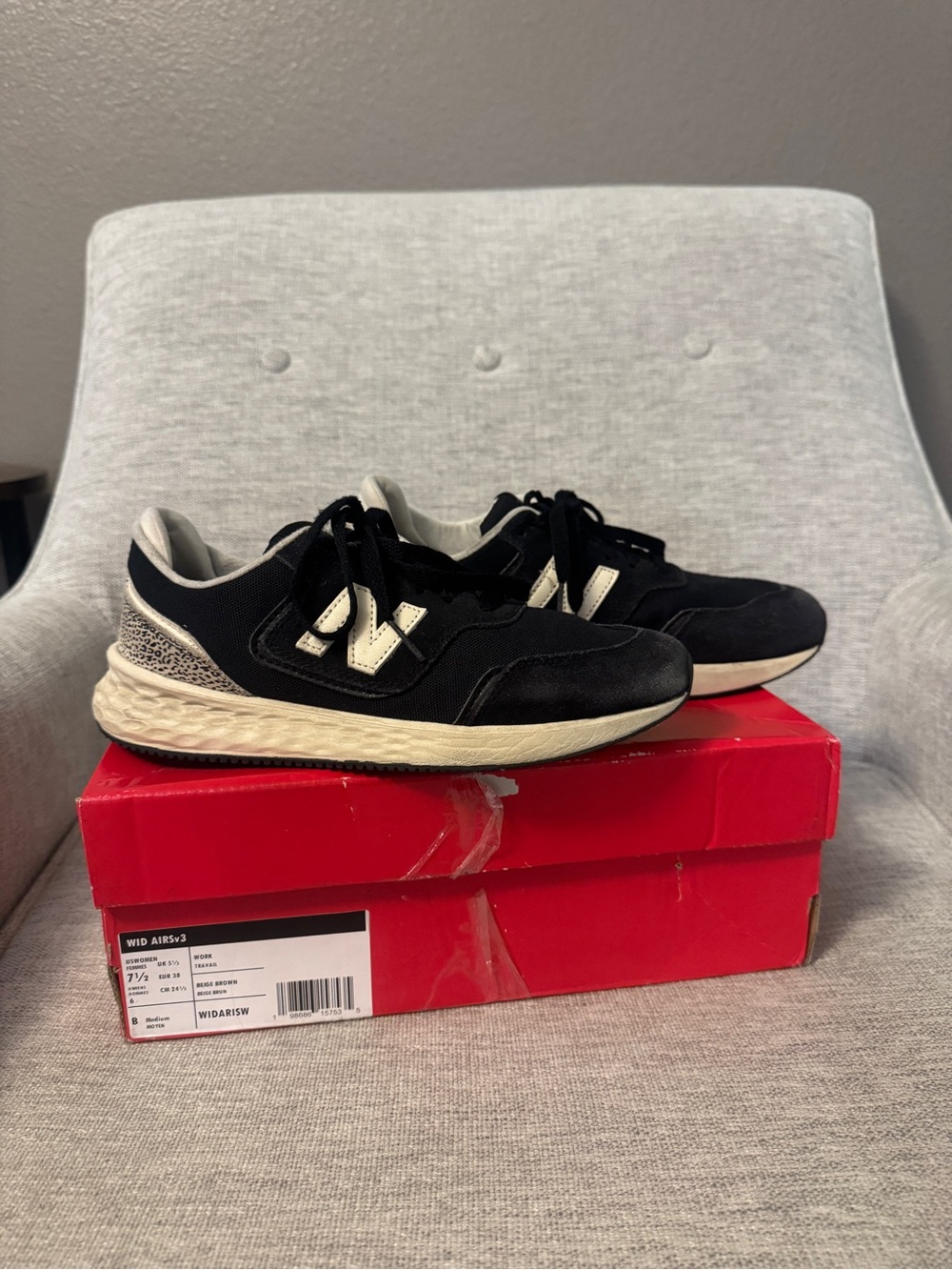 New Balance Black and Off-White 7.5W Sneakers